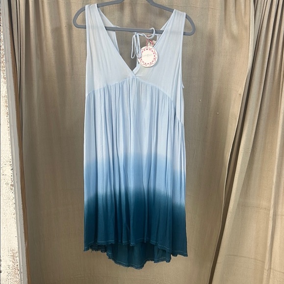 NWT Blue Dip Dye V Neck Dress - Umgee - Picture 1 of 4